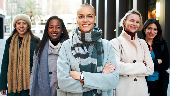 © CarlosBarquero, stock.adobe.com Eine Gruppe junger und selbstbewusster Frauen